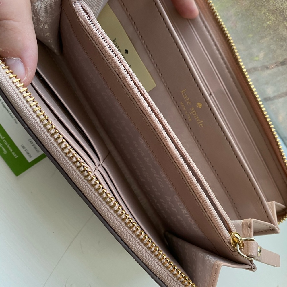 Kate Spade Wallet. - Picture 6 of 6